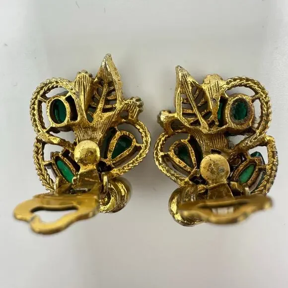 ART vintage gold tone emerald green uranium glass rhinestones clip on earrings - Picture 6 of 8